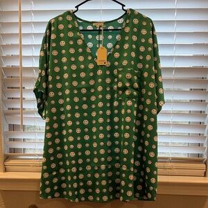 Oversized smiley face  short sleeve Jodifl top